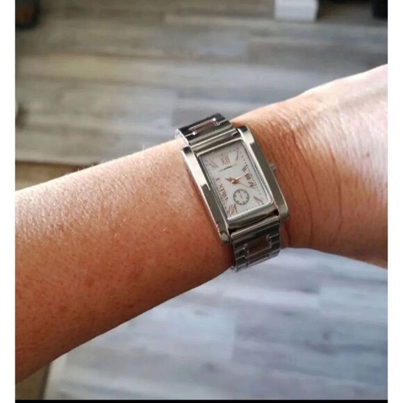 BNIB~Ladies' Isaac Mizrahi Live Two Tone Expansion Watch~Boxed - Picture 4 of 9